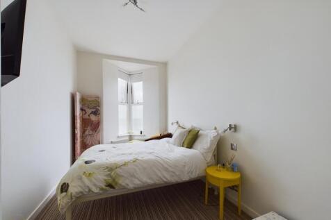 bed 1.jpg