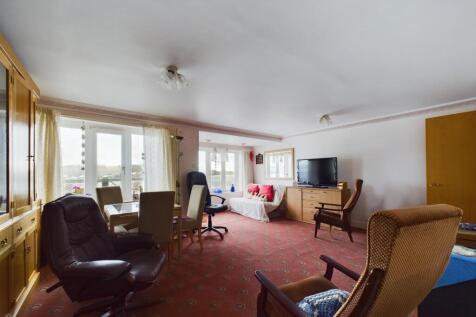 lounge 1.jpg