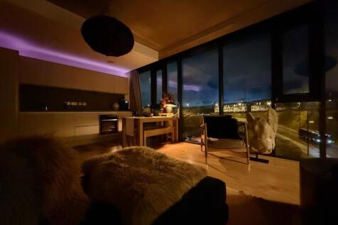 lounge dark 2.jpg