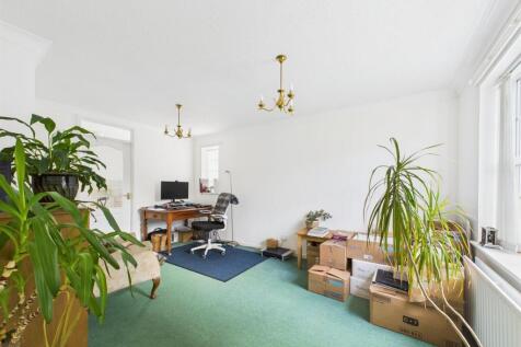 lounge 1.jpg