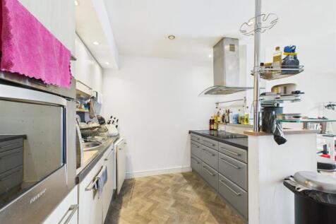 Kitchen 2.jpg