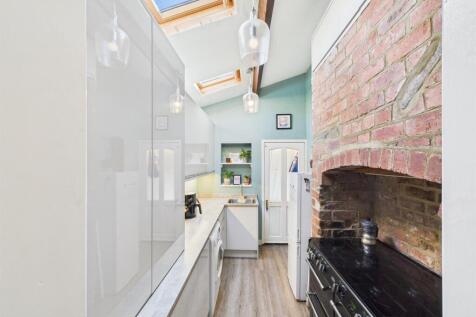 Kitchen 1.jpg