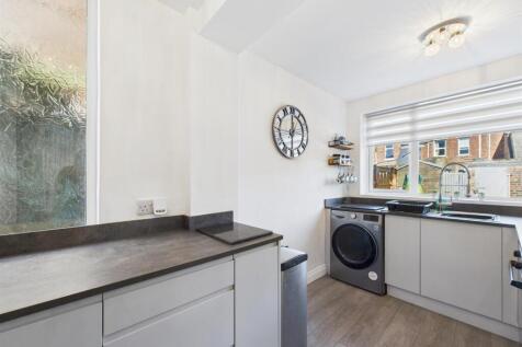 Kitchen 1.jpg