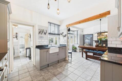 Kitchen 1.jpg