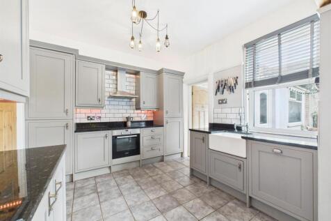 Kitchen 4.jpg
