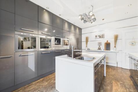 Kitchen 1.jpg