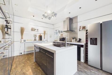 Kitchen 2.jpg