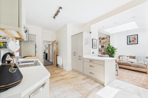 Kitchen 1.jpg