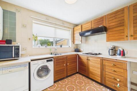 Kitchen 2.jpg