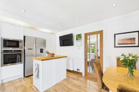 Kitchen dining 2.jpg
