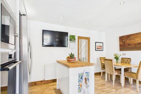 Kitchen dining.jpg