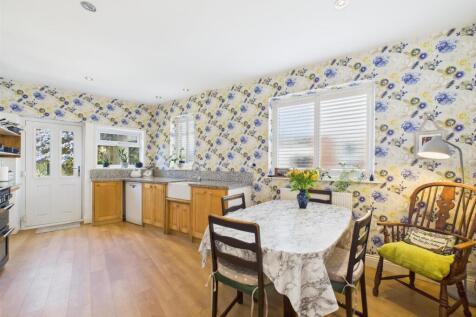 Kitchen 1.jpg