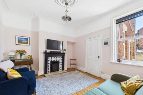Living Area 2.jpg
