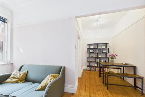 Living area 3.jpg