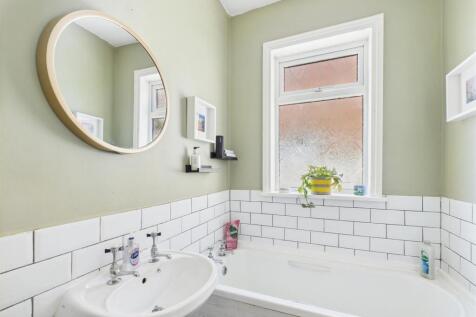 Bathroom 2.0.jpg