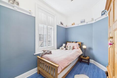Bed 3 - 4.jpg