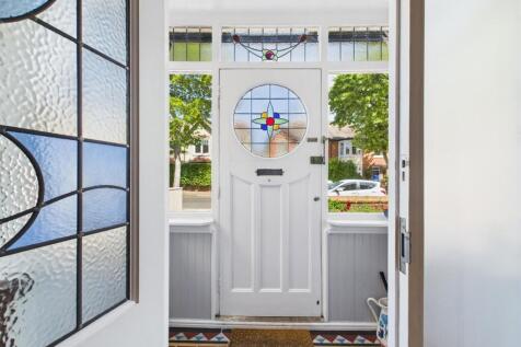 Porch 1.jpg