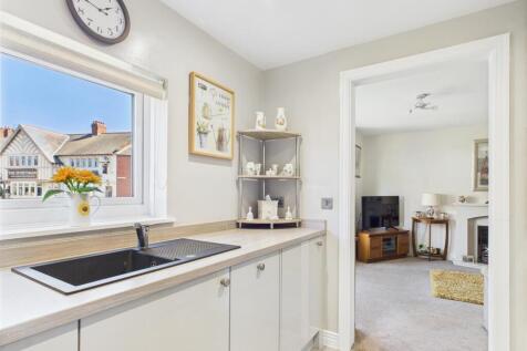 Kitchen 2.jpg