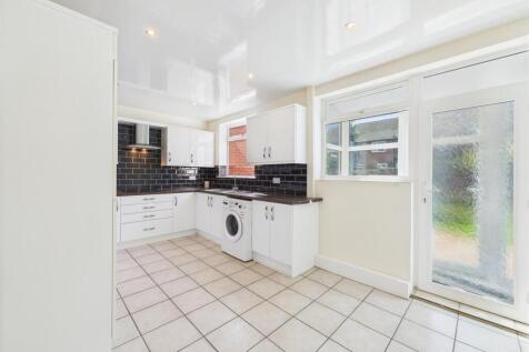 Kitchen 2.jpg