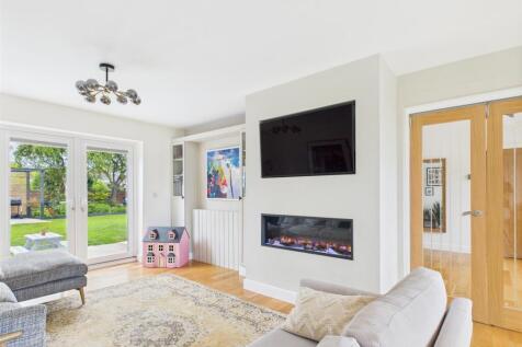 Living Area 2.jpg