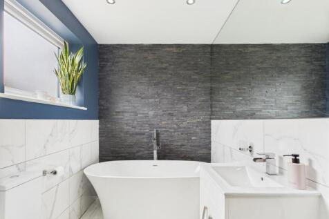 Bathroom 2.jpg