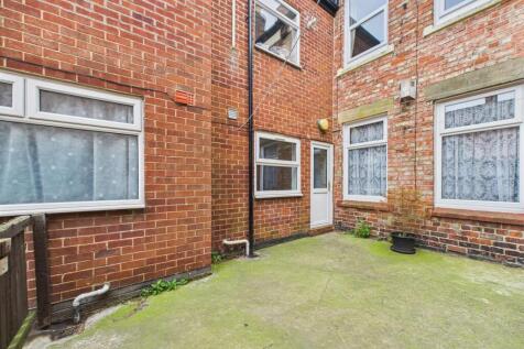 CAM02774G0-PR0502-STILL014.jpg