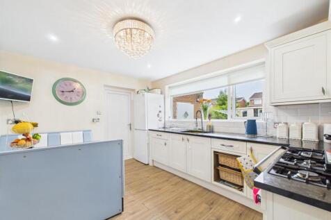 Kitchen 1.jpg