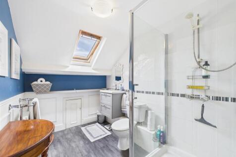 shower top floor.jpg
