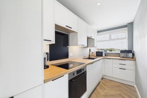 Kitchen 2.jpg