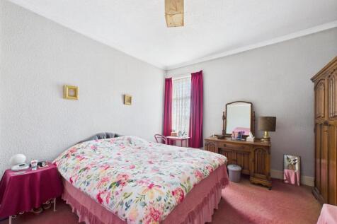 bed 1 2.jpg