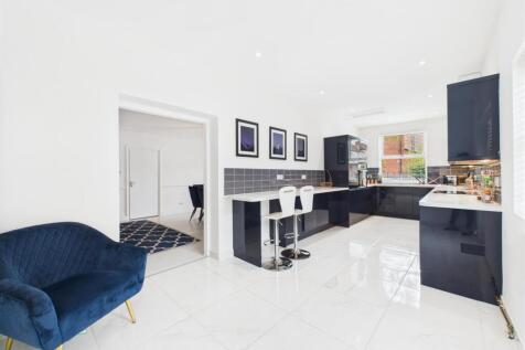Kitchen 2.jpg