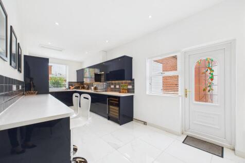 Kitchen 4.jpg