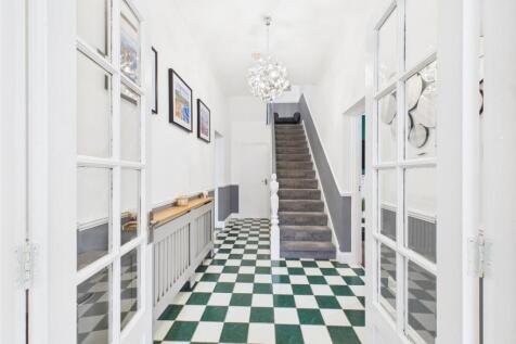 Hall 1.jpg