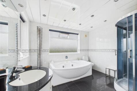 en suite 1.jpg