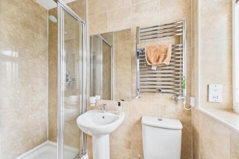 en suite 3.jpg