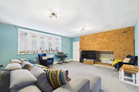 lounge 1.jpg