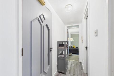 HALLWAY.jpg