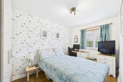 bed 2.jpg
