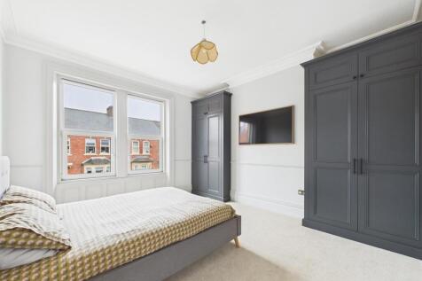bed 1.jpg