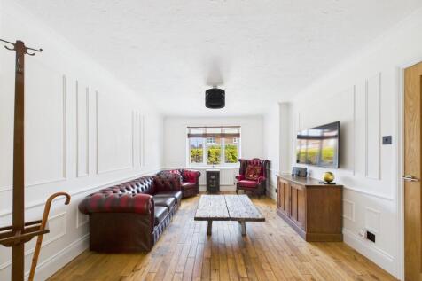 lounge 1.jpg