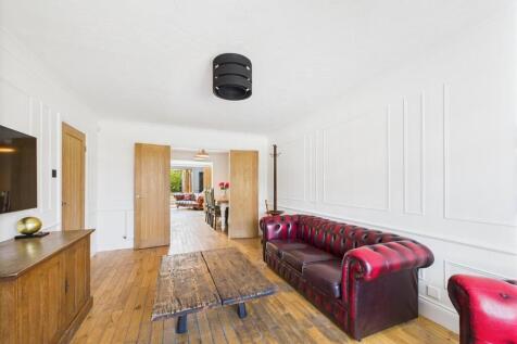 lounge 2.jpg