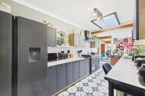 Kitchen 2.jpg
