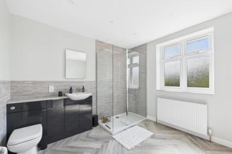 en-suite 1.jpg