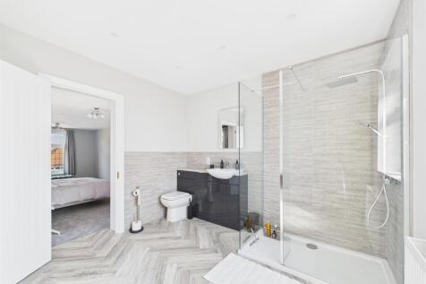 en-suite 2.jpg