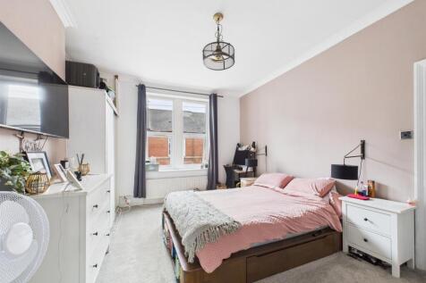 bed 1 2.jpg