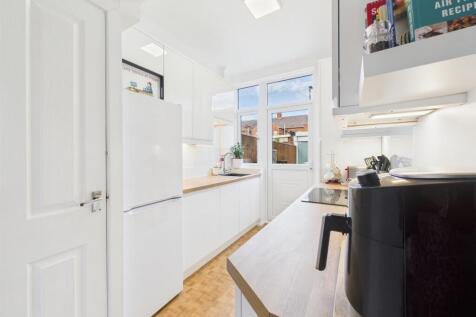 Kitchen 2.jpg