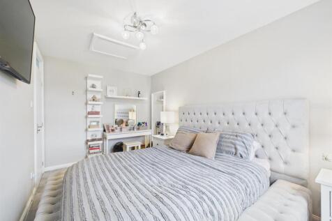 Bed 1 - 4.jpg