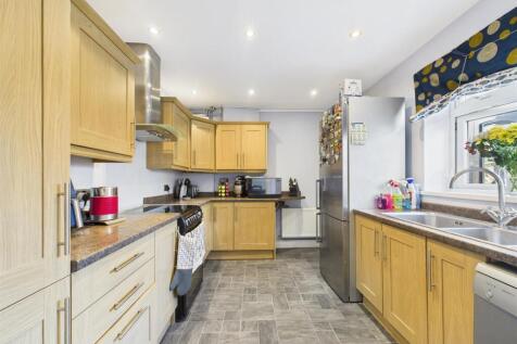 Kitchen 2.jpg