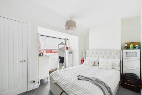 bed 1.jpg