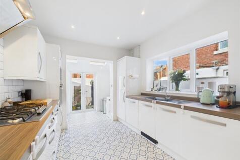 Kitchen 3.jpg